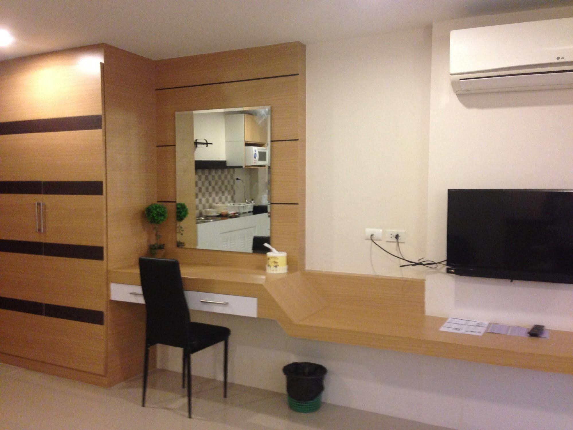 Chitra Suite Pattaya Extérieur photo